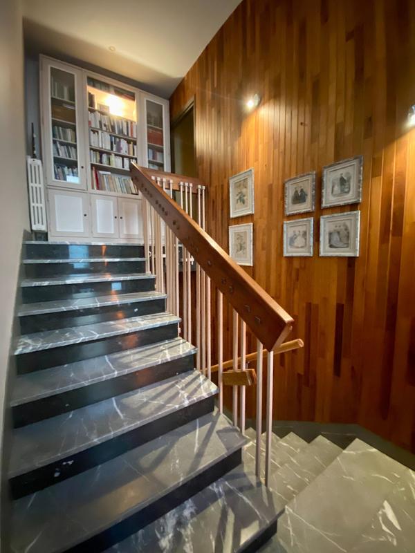 Maison - 225 m² - 7 pièces