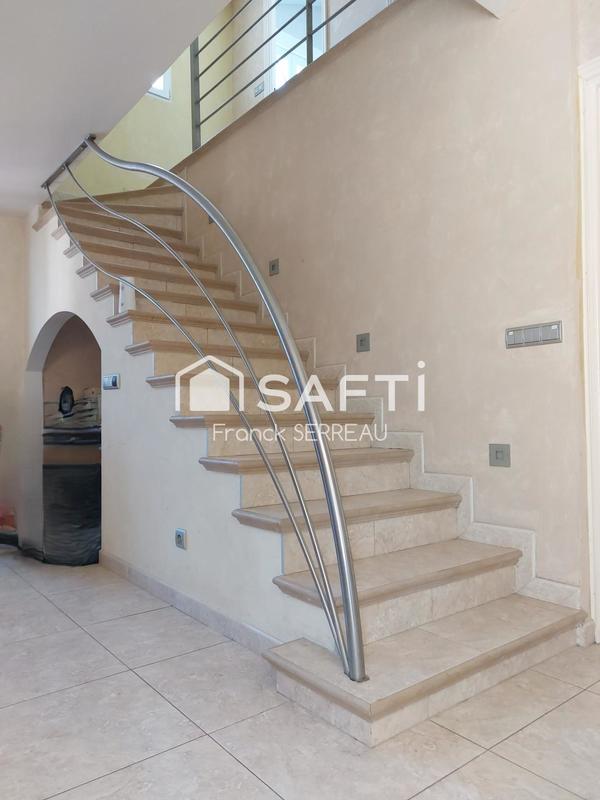 Maison - 200 m² - 7 pièces