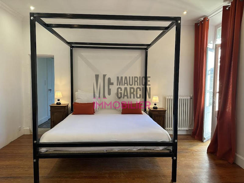 Maison - 330 m² - 14 pièces