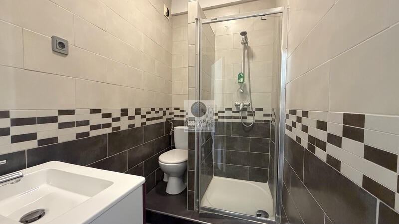 Maison - 303 m² - 10 pièces