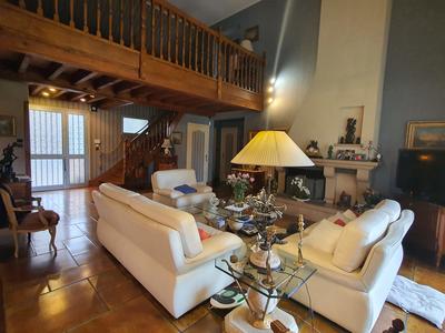Maison - 228 m² - 5 pièces