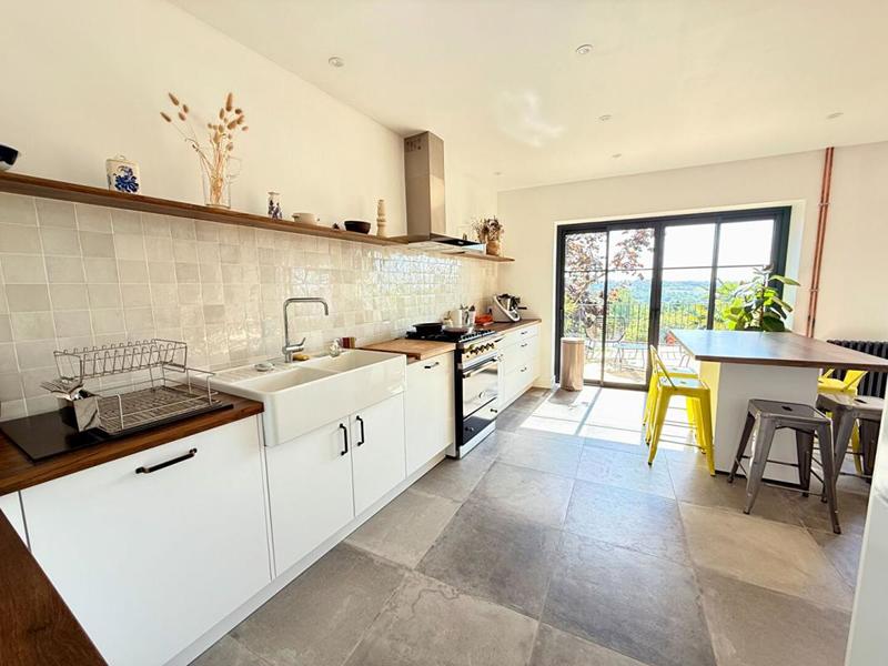 Maison - 209 m² - 9 pièces