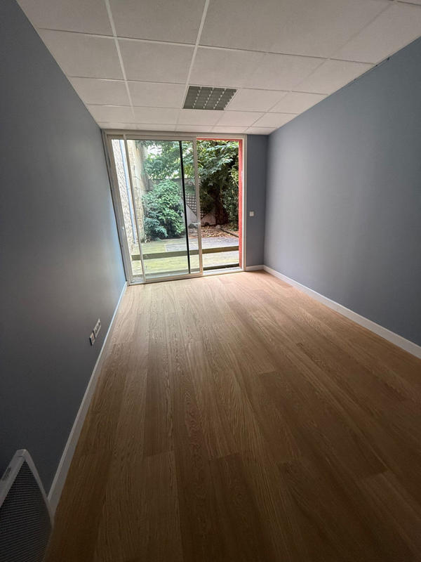 Local commercial - 170 m² - 4 pièces