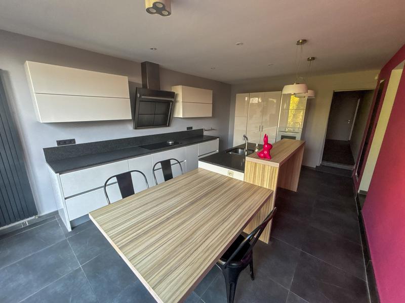 Maison - 210 m² - 6 pièces