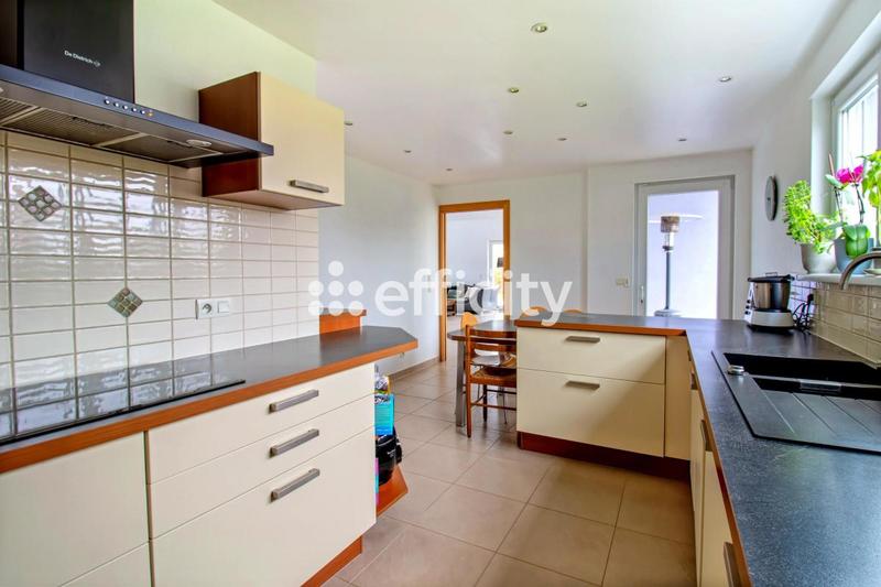 Maison - 214 m² - 8 pièces