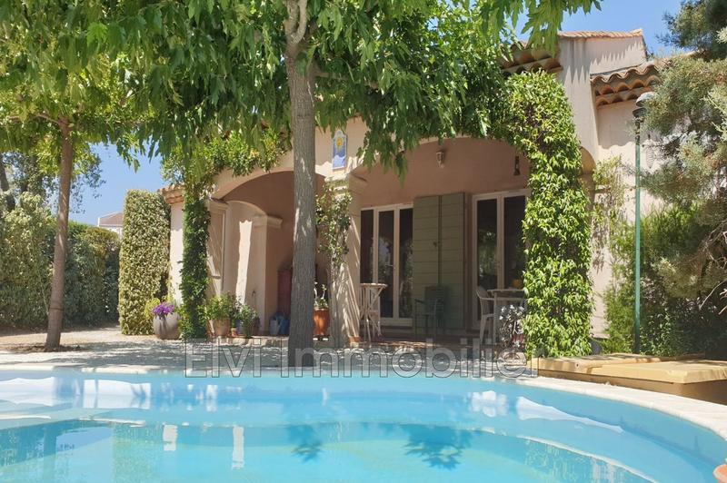 Villa - 1 500 m² - 4 pièces