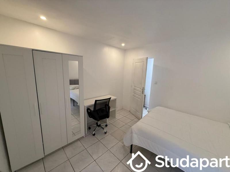 Chambre - 9 m² - 1 pièce