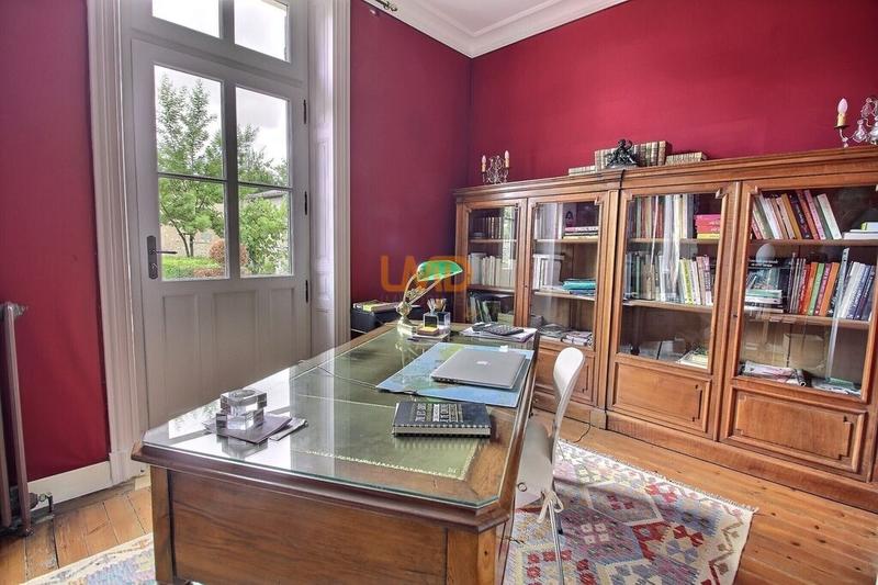 Demeure - 217 m² - 6 pièces