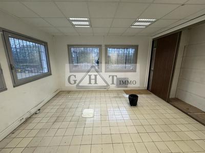 Entrepôt - 1 680 m²