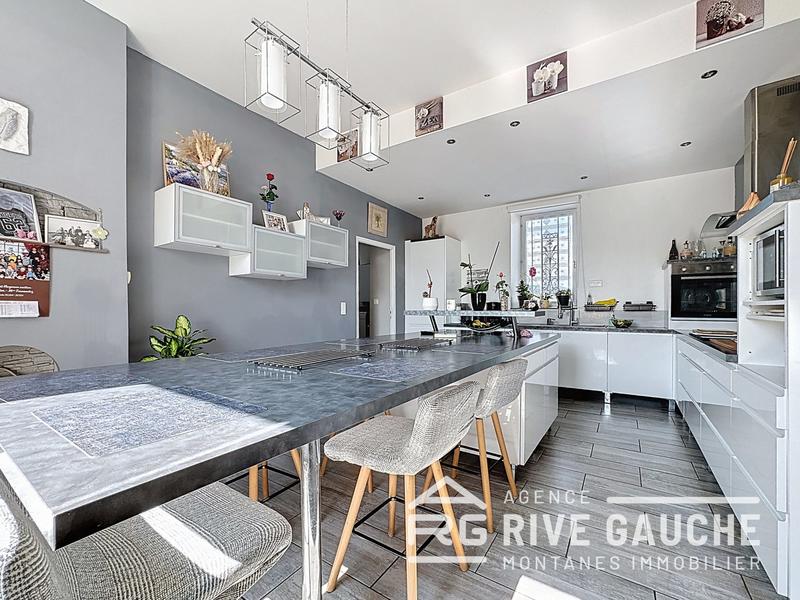 Maison ancienne - 258 m² - 8 pièces