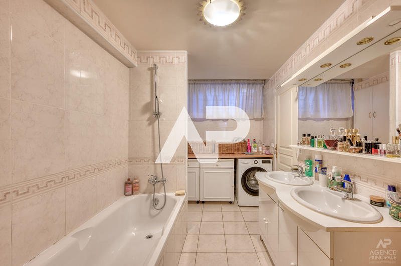 Maison - 179 m² - 8 pièces