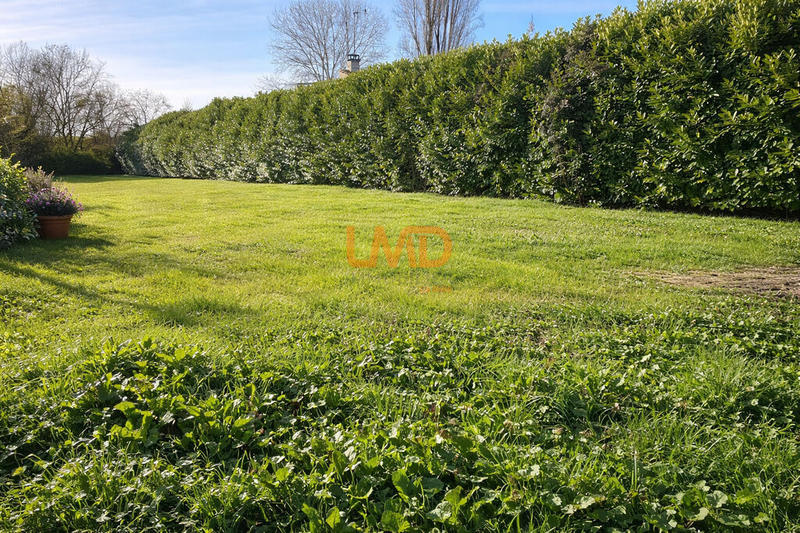 Terrain constructible - 1 193 m²