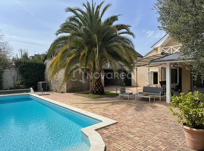 Maison - 236 m² - 7 pièces