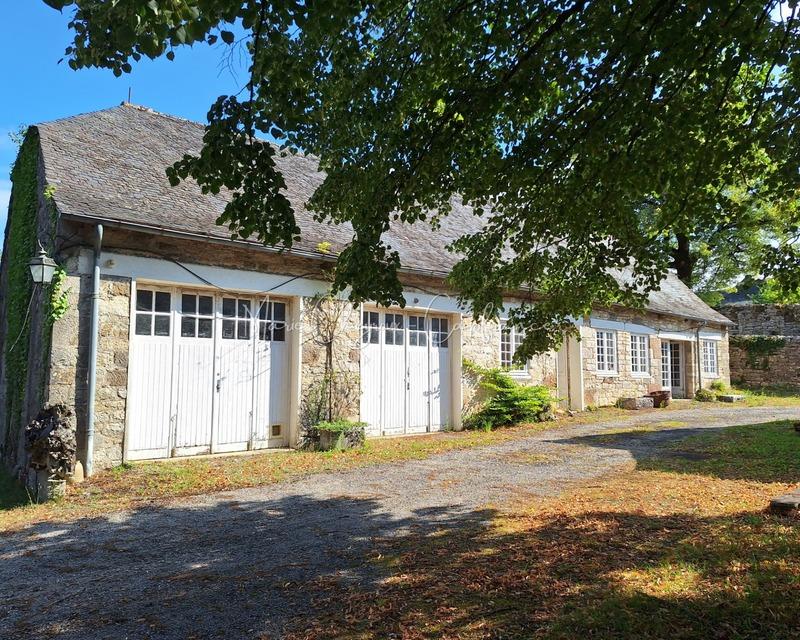 Maison - 222 m² - 8 pièces