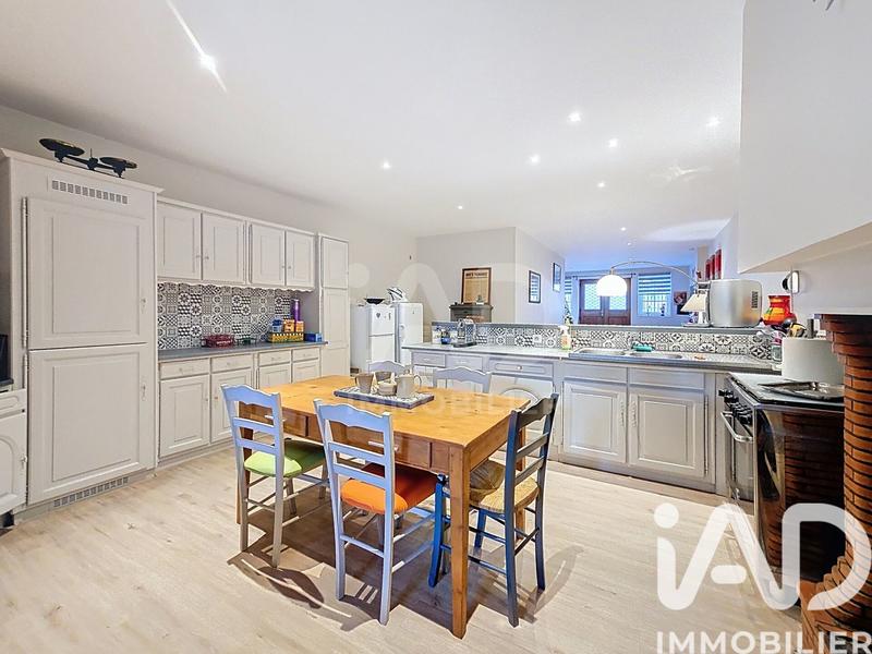 Maison - 250 m² - 8 pièces