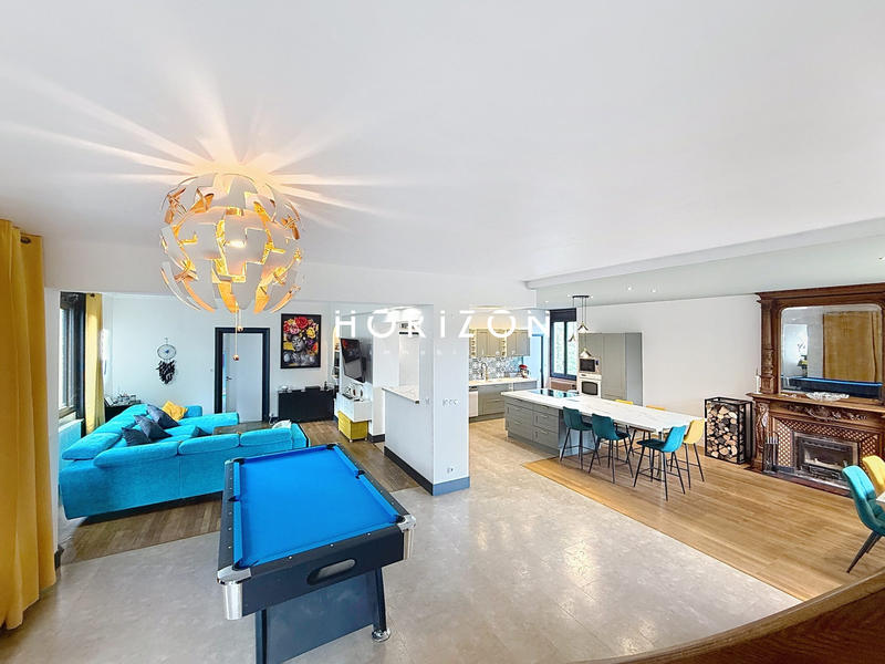 Maison - 202 m² - 7 pièces