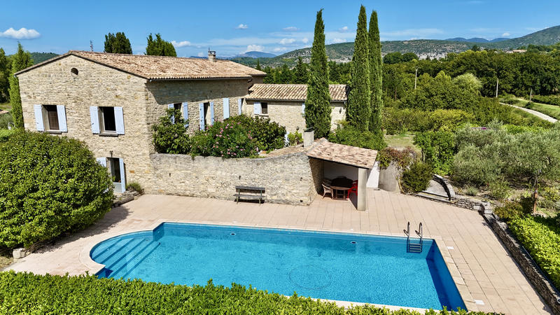 Mas - 269 m² - 10 pièces