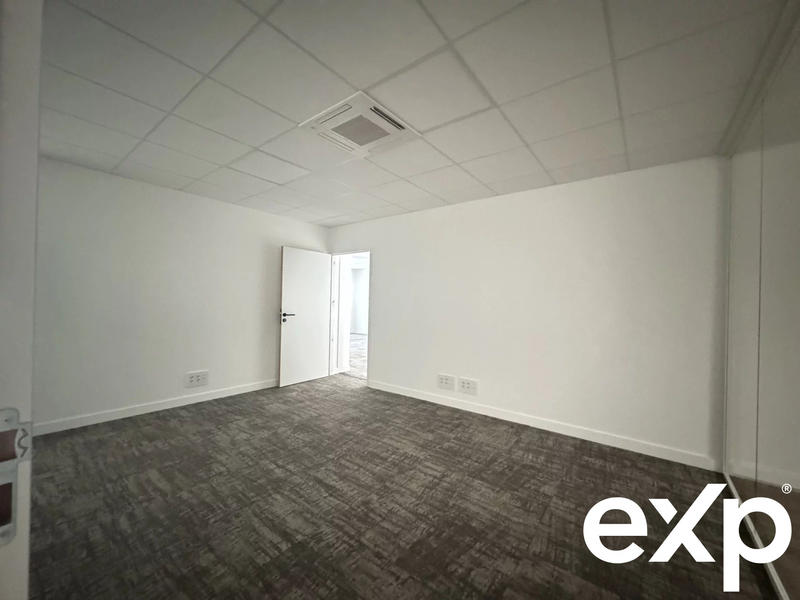 Bureau - 215 m²