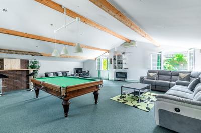 Maison - 228 m² - 8 pièces