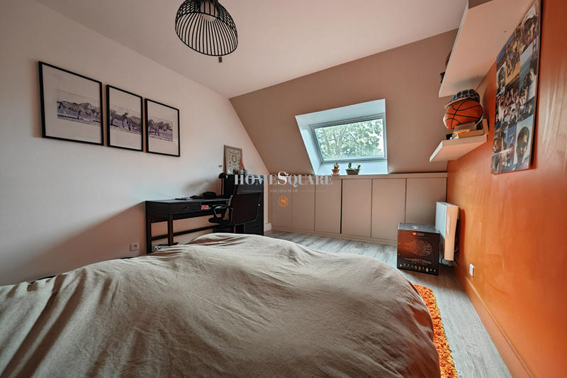 Maison - 300 m² - 8 pièces