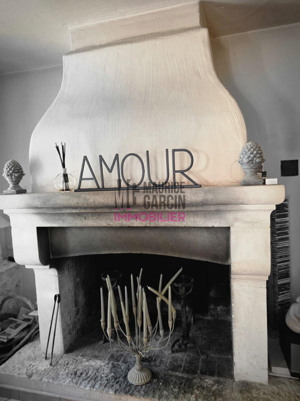 Maison - 220 m² - 7 pièces