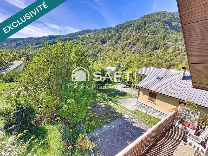 Maison - 221 m² - 8 pièces