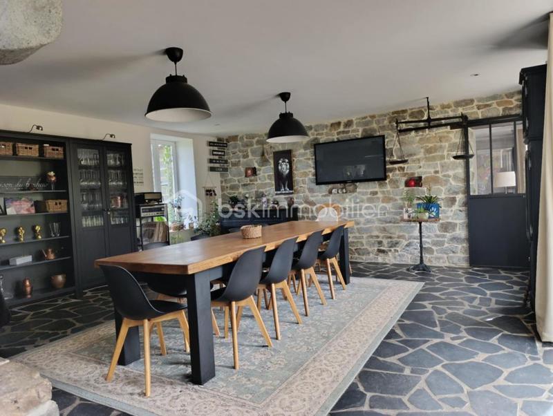 Maison - 242 m² - 10 pièces