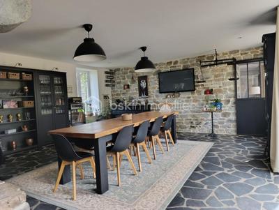 Maison - 242 m² - 10 pièces