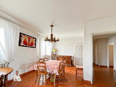 Maison - 255 m² - 12 pièces