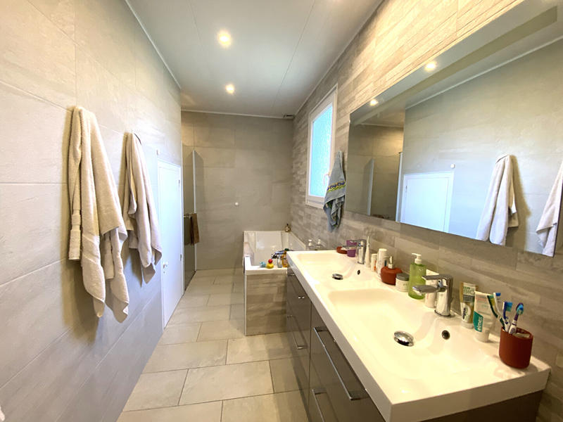 Maison - 260 m² - 9 pièces