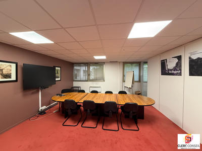 Bureau - 1 143 m²