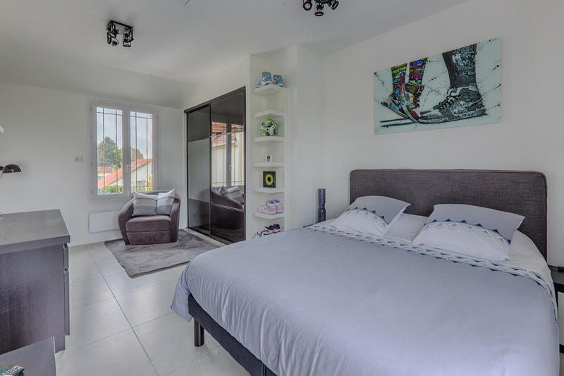 Maison - 240 m² - 7 pièces