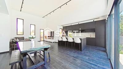 Maison - 140 m² - 5 pièces