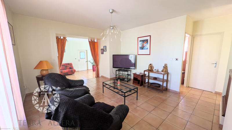 Propriété - 330 m² - 6 pièces