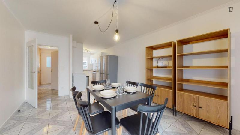 Chambre - 12 m² - 6 pièces