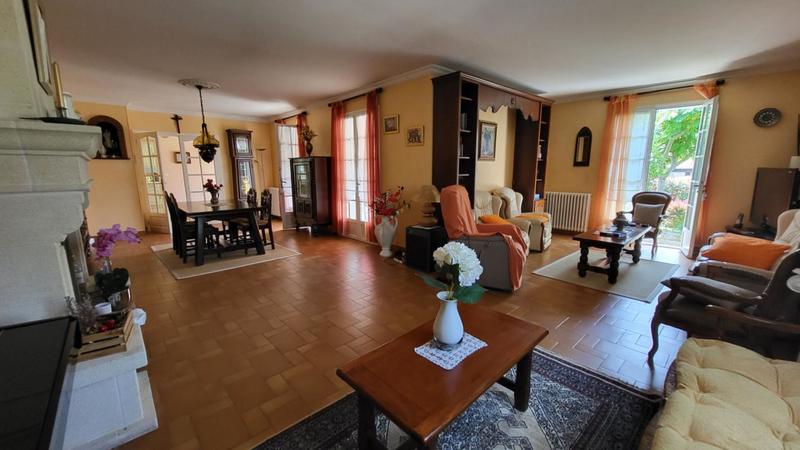 Maison - 210 m² - 6 pièces