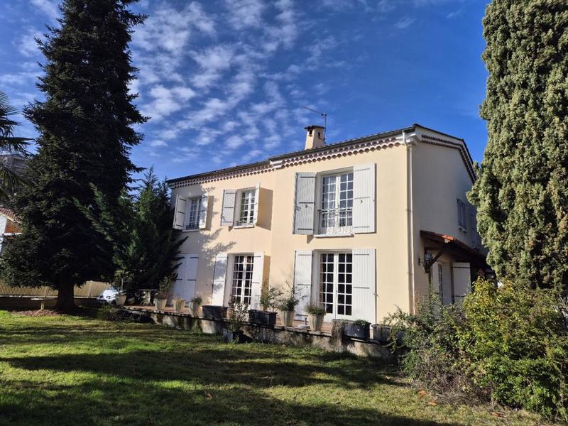 Maison bourgeoise - 275 m² - 10 pièces