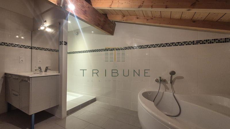 Maison - 270 m² - 7 pièces