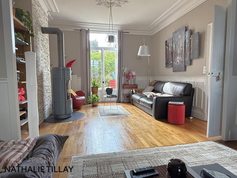 Maison - 220 m² - 9 pièces