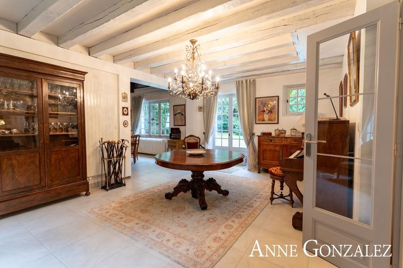 Propriété - 295 m² - 9 pièces