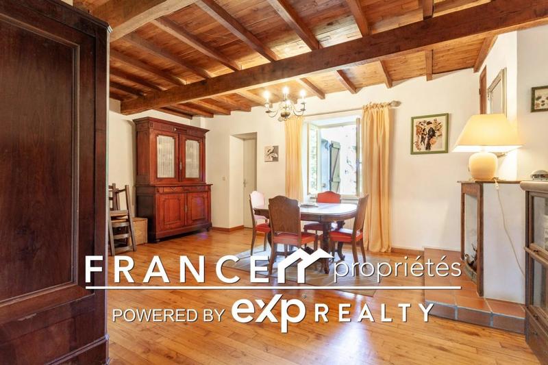 Maison - 223 m² - 7 pièces