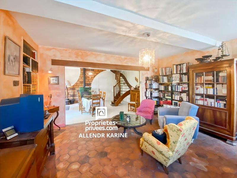 Maison - 220 m² - 11 pièces