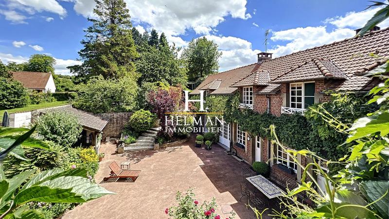 Maison - 360 m² - 15 pièces