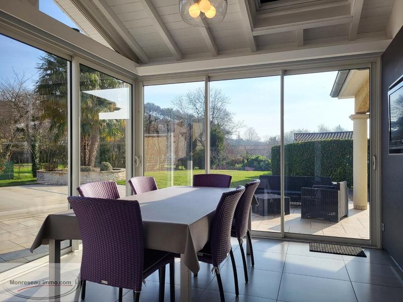 Propriété - 210 m² - 11 pièces