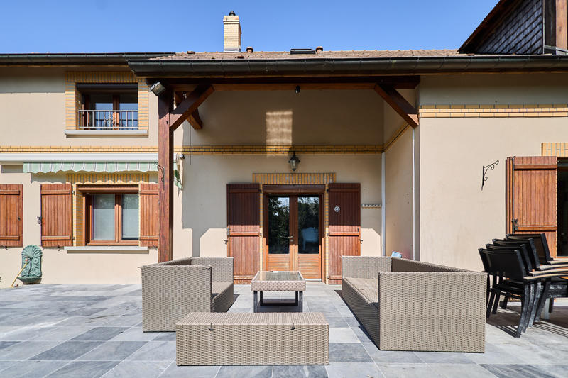 Maison - 237 m² - 9 pièces