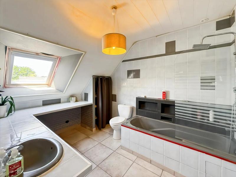 Maison - 140 m² - 8 pièces