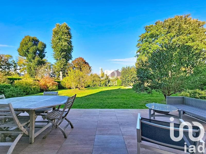 Maison - 220 m² - 9 pièces