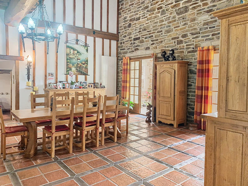 Demeure - 242 m² - 8 pièces