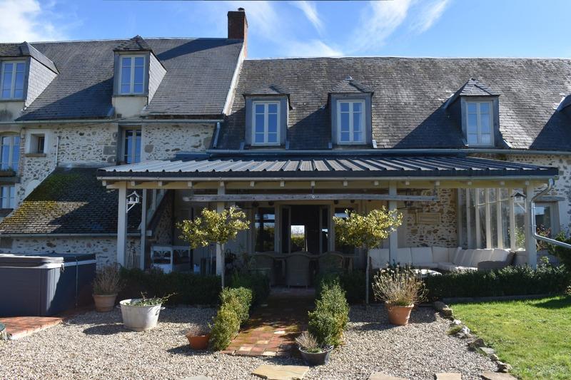 Château - 320 m² - 9 pièces