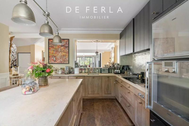 Villa - 370 m² - 12 pièces